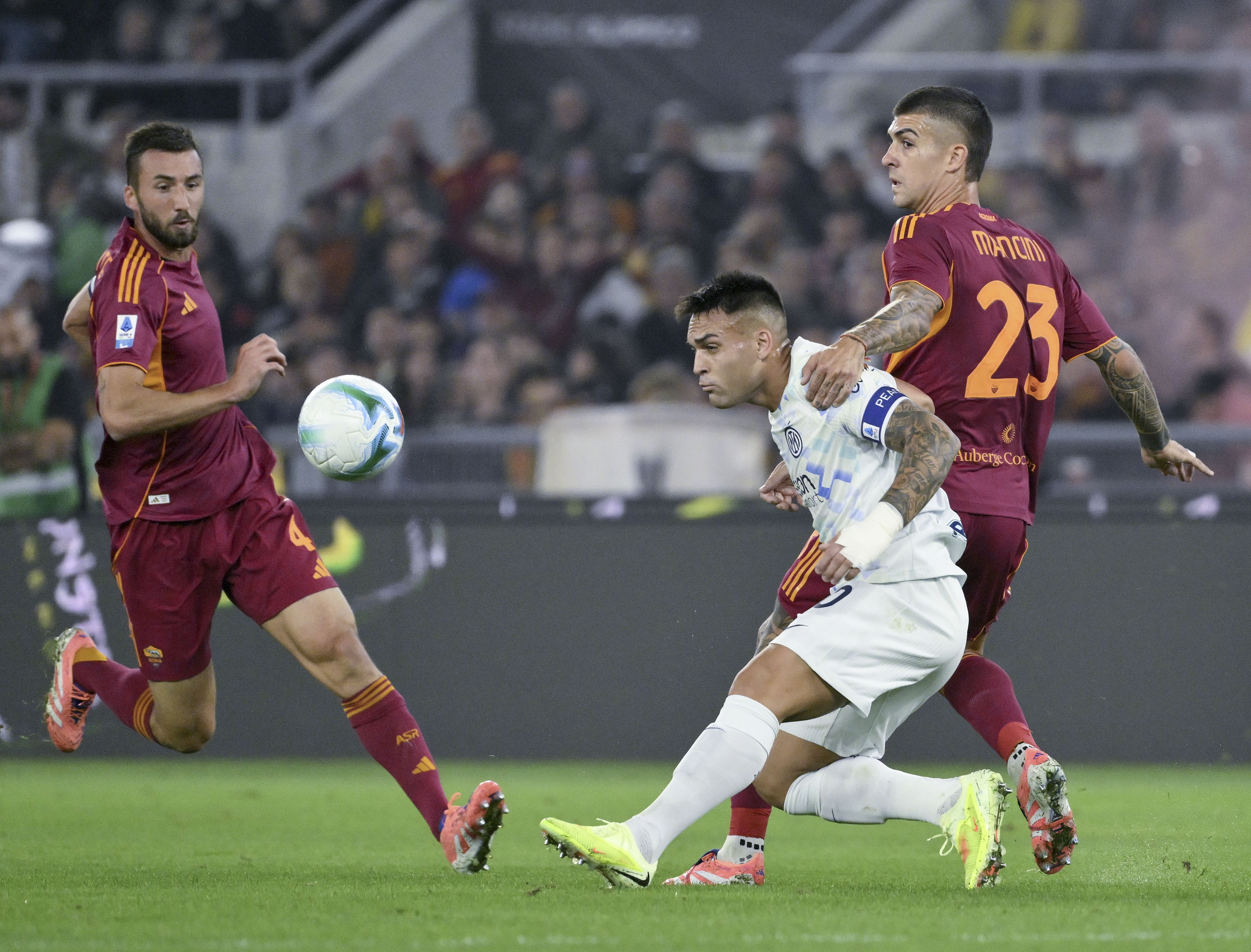  主教练正在热身 